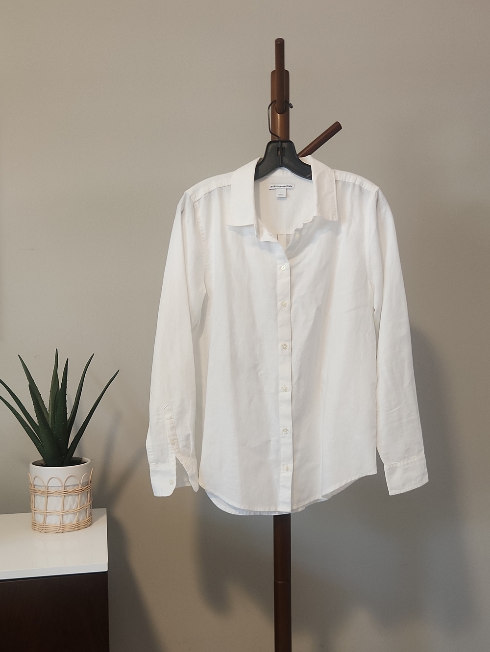 Amazon Essentials White Long-Sleeve Button-Up Linen Blend Dress Shirt